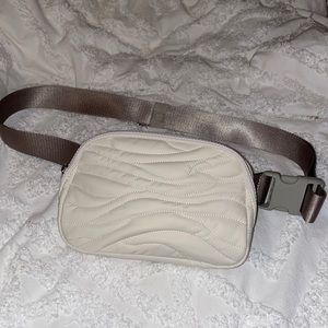LULU LEMON EVERYWHERE BELT BAG